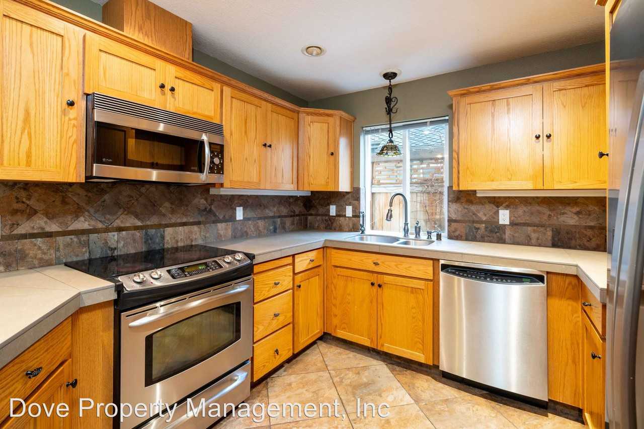 14021 SE 35th St - Photo 2 of 15
