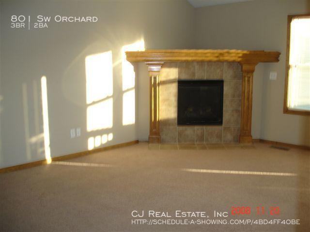 801 SW Orchard Ct - Photo 2 of 8