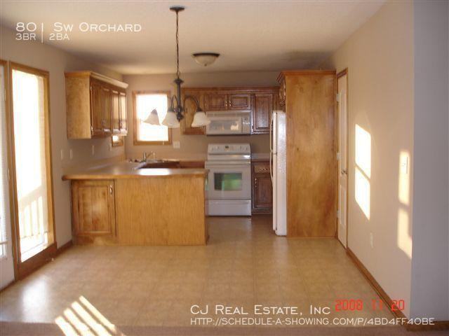 801 SW Orchard Ct - Photo 3 of 8