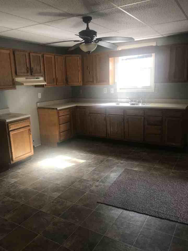 704 S Ledford St - Photo 2 of 5