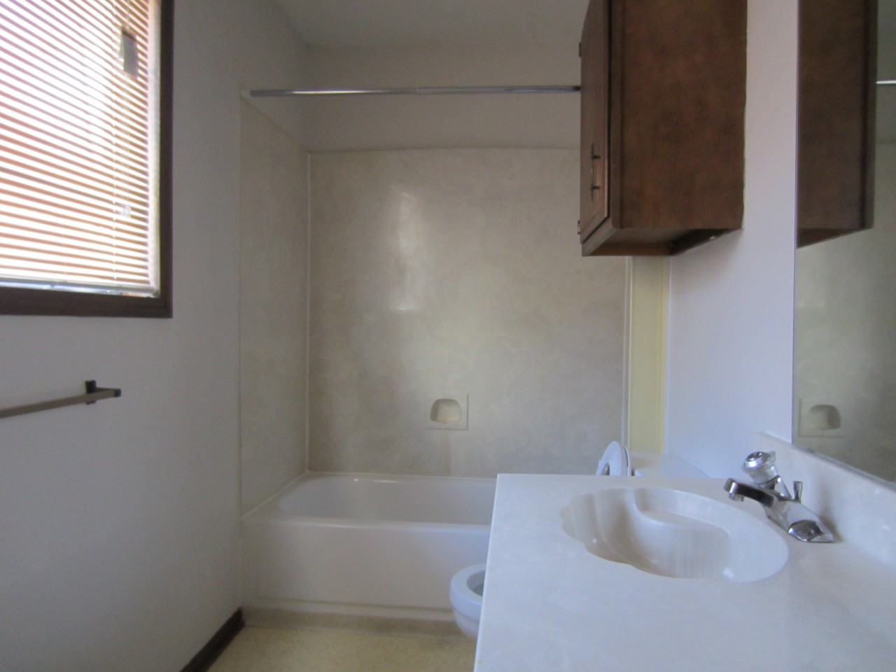 617-629 E Grand St - Photo 2 of 5