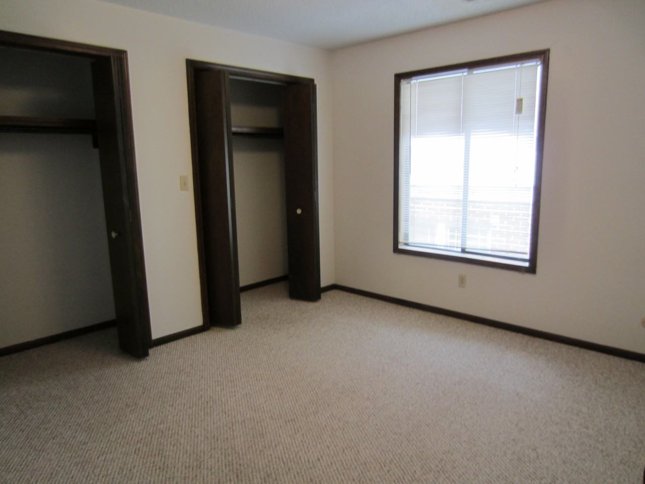 617-629 E Grand St - Photo 4 of 5