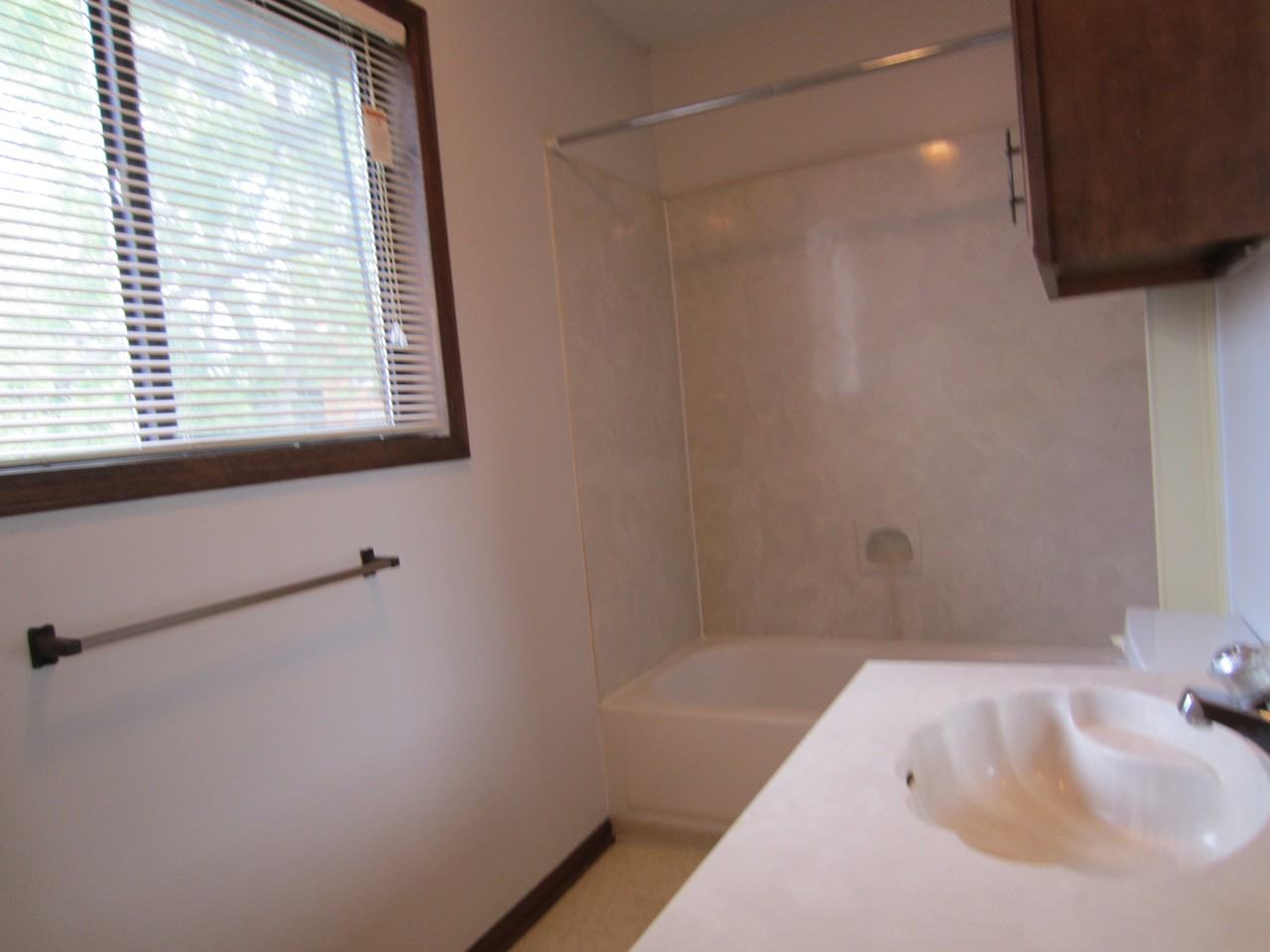 617-629 E Grand St - Photo 5 of 5