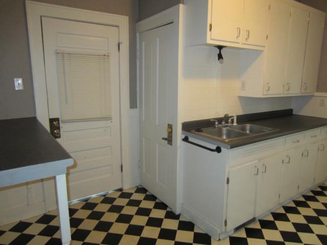 943 E Delmar St - Photo 3 of 5