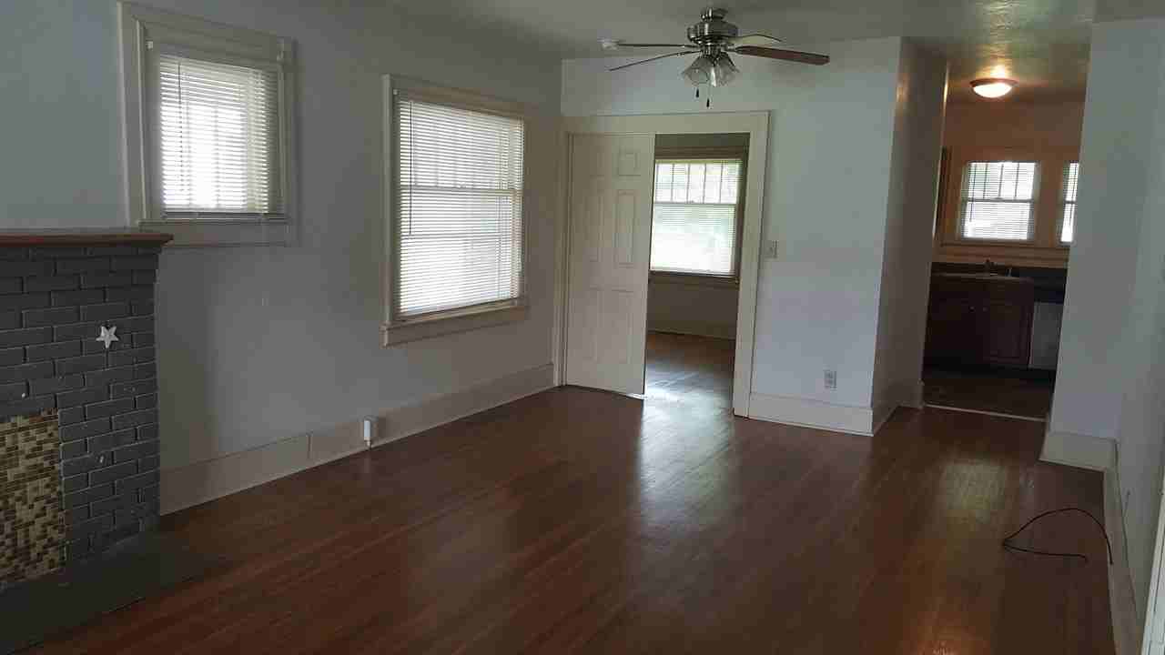 802 E Grand St - Photo 2 of 4