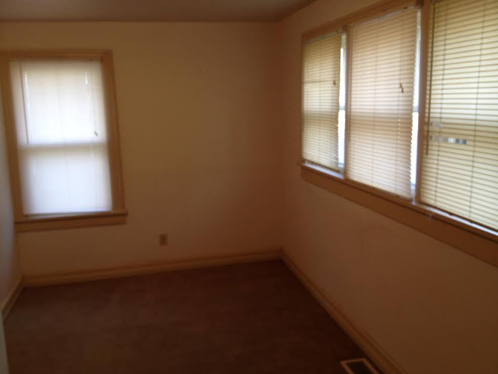 1210 S Florence Ave - Photo 4 of 7