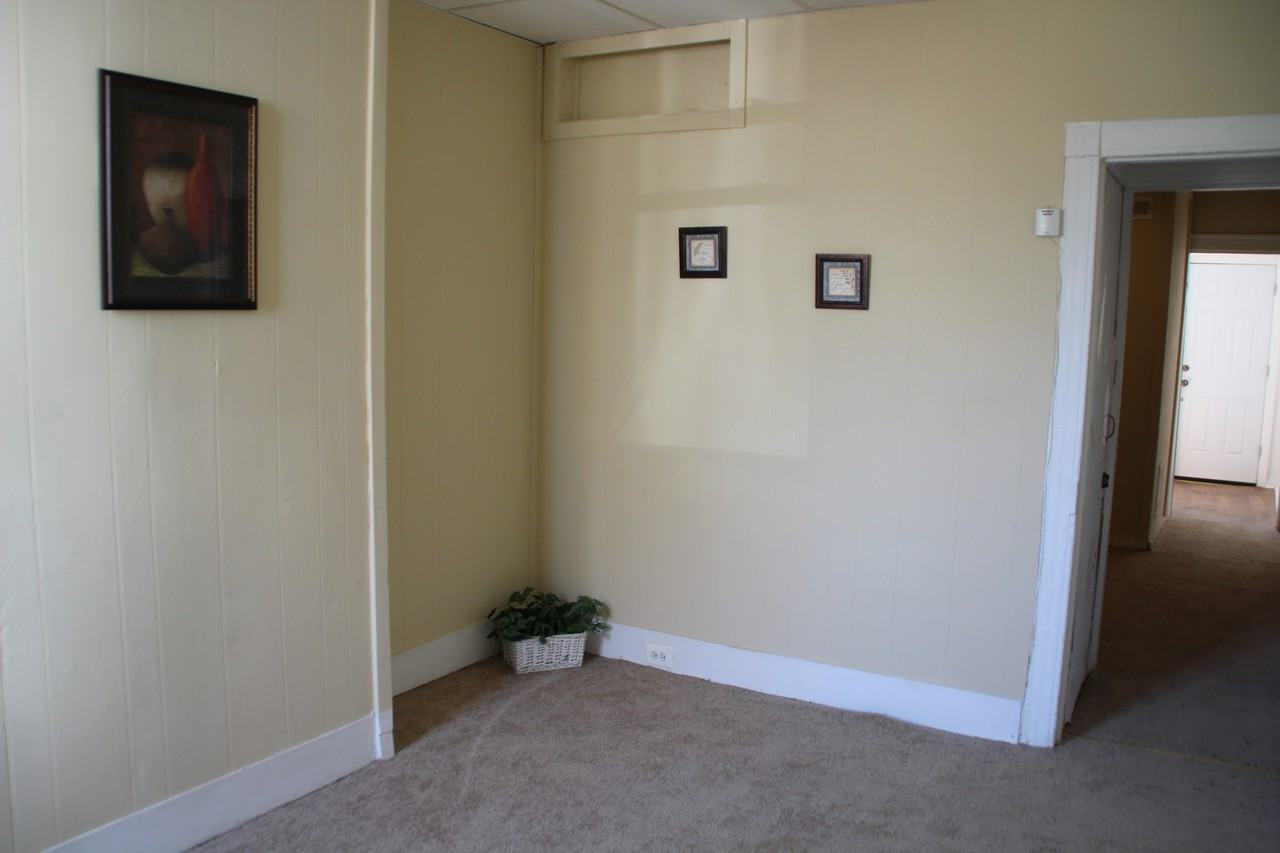 435 Freeman St - Photo 6 of 11