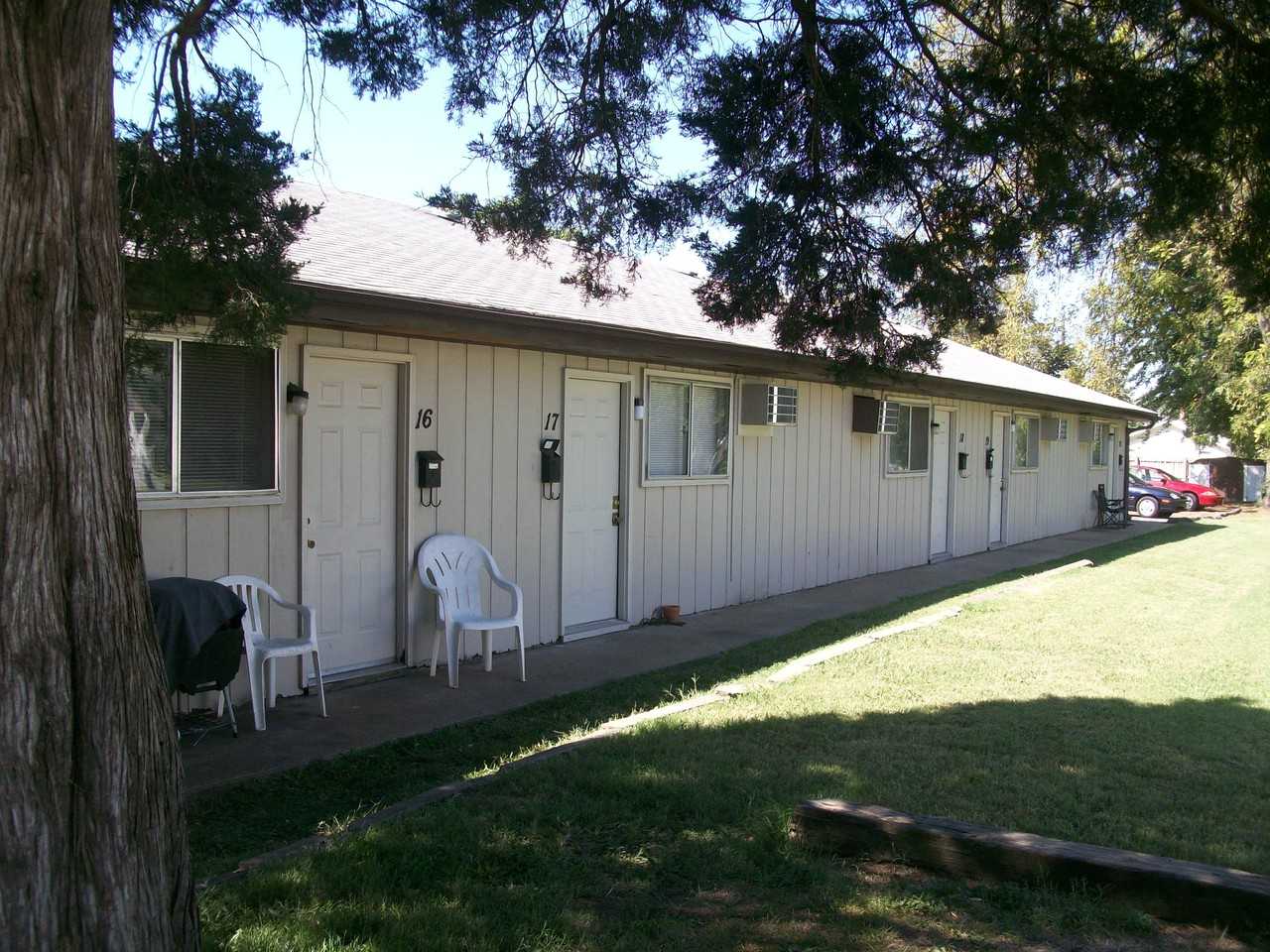 911 S Jefferson Ave - Photo 2 of 5