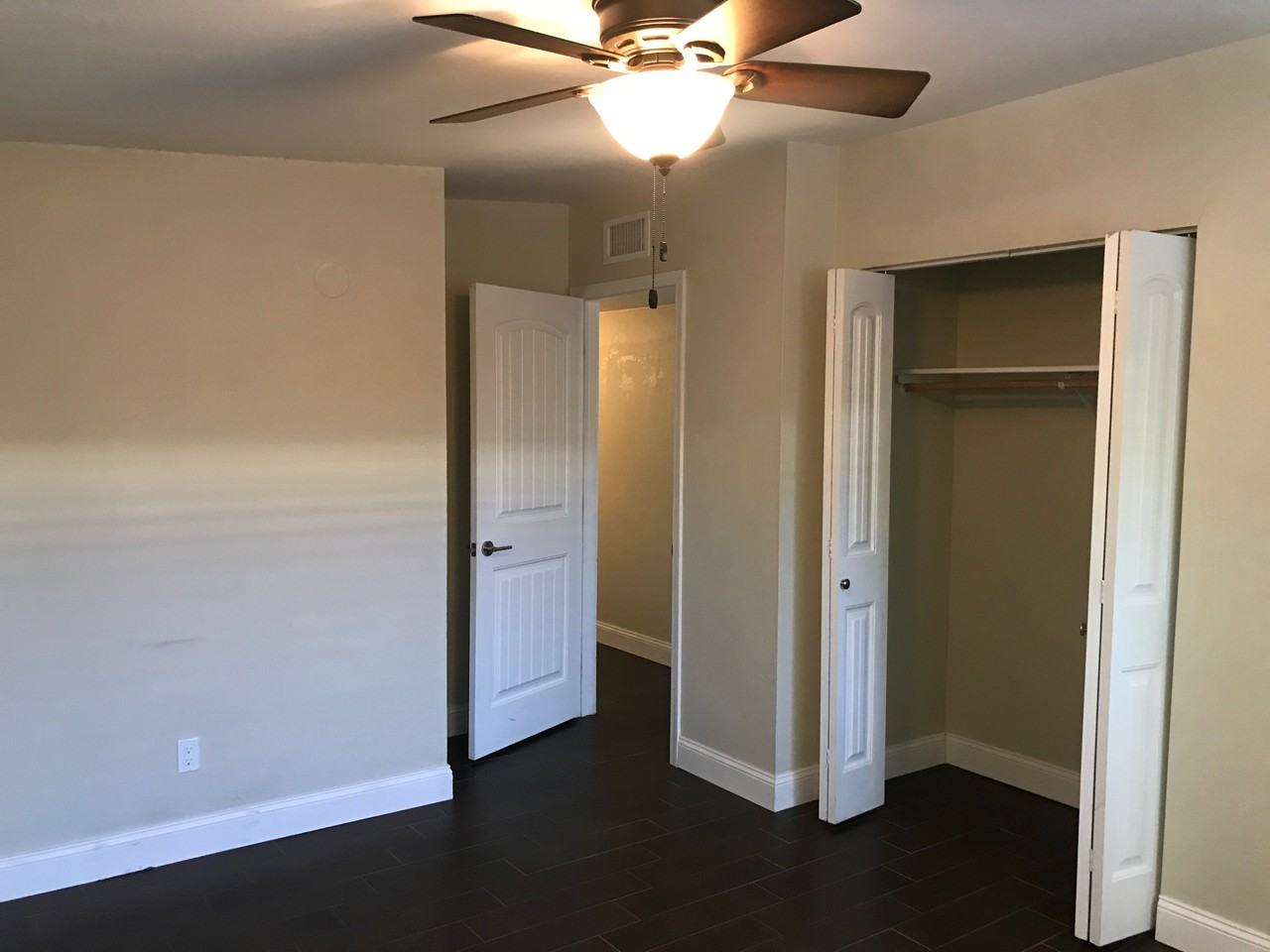 1002 E Lester St - Photo 3 of 18