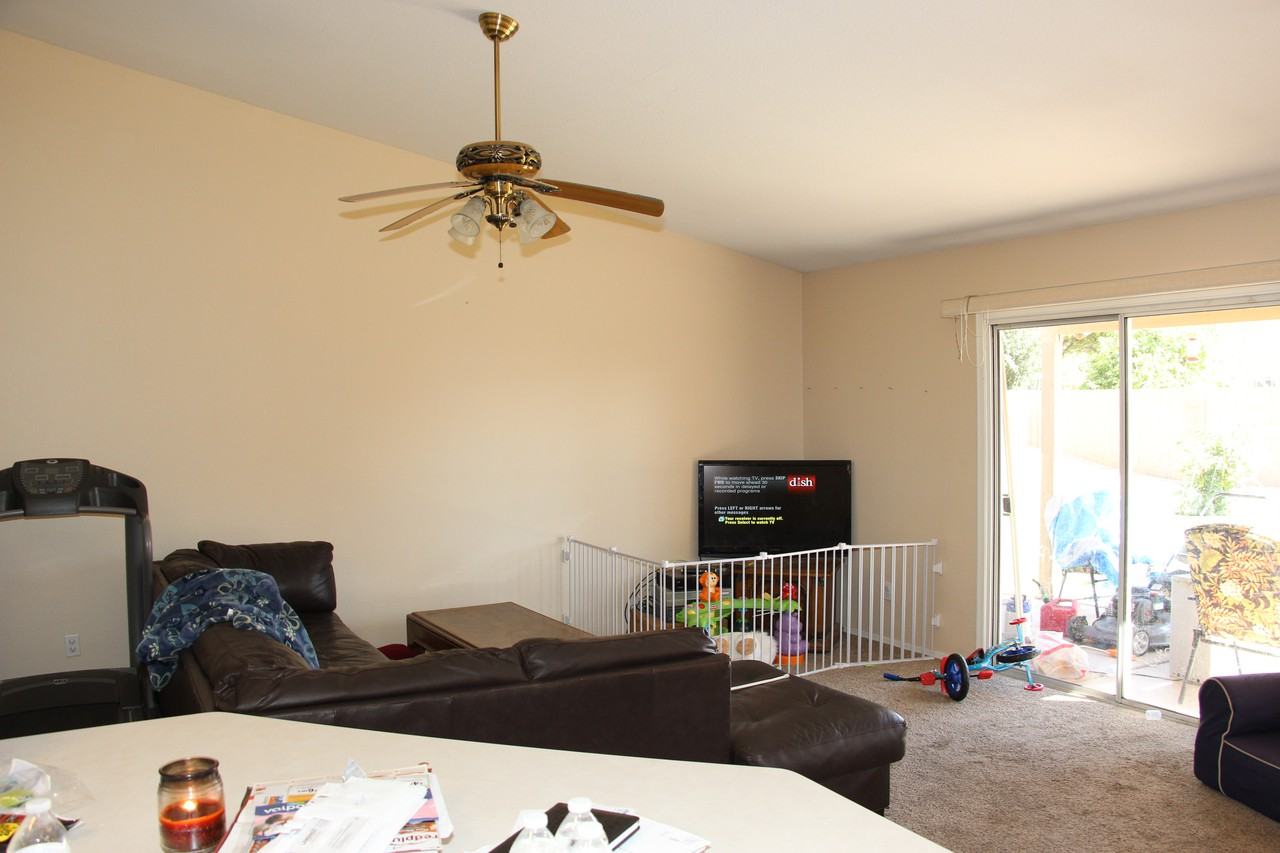 251 W Windsor Dr - Photo 2 of 3