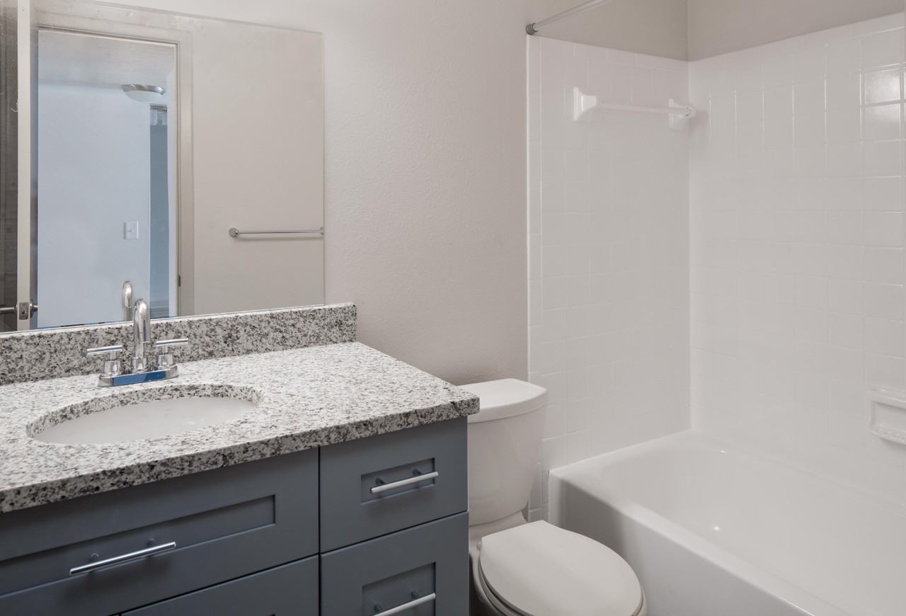 6829 S Desoto St - Photo 2 of 5