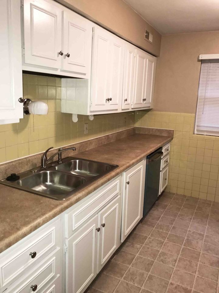 8698 White Ave - Photo 3 of 12