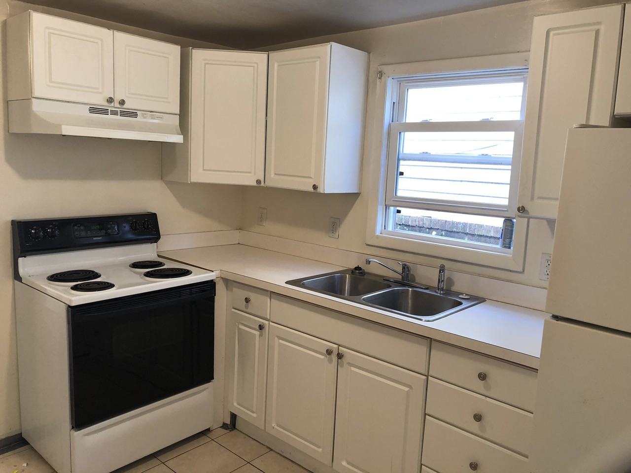 1325 28th St - Photo 2 of 21