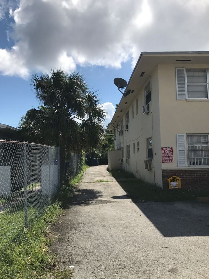 310 NE 82nd St - Photo 2 of 20