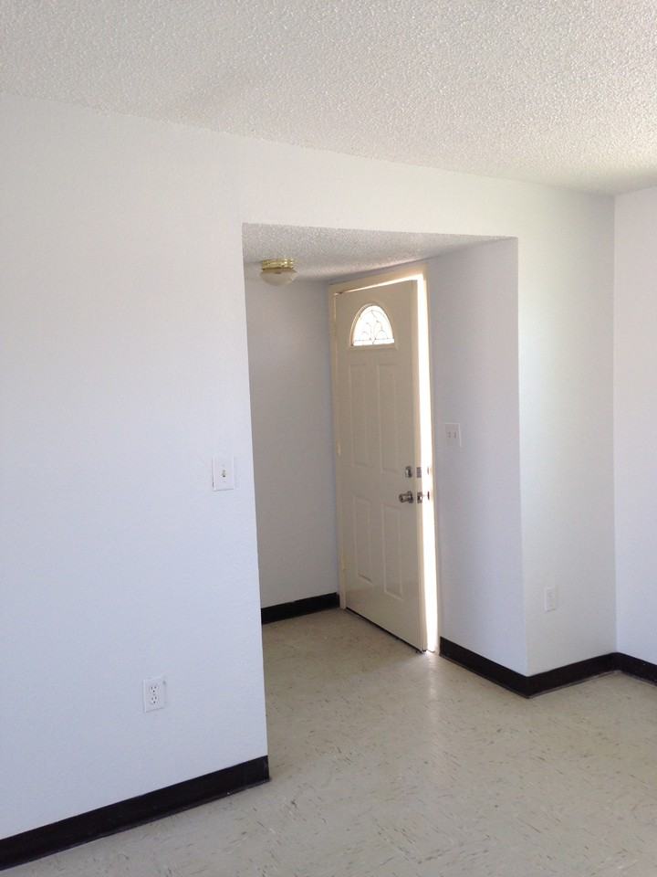 9883 Gifford Dr - Photo 2 of 8