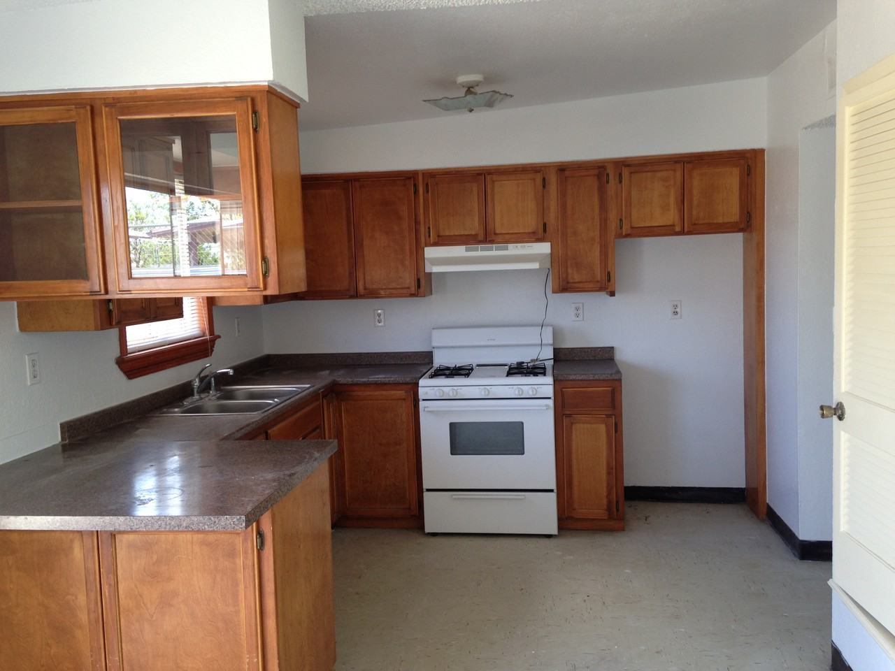 9883 Gifford Dr - Photo 3 of 8