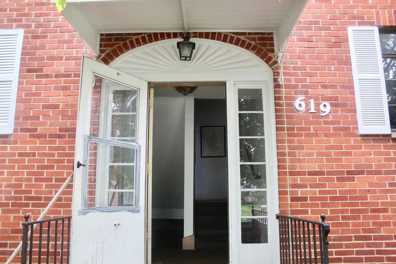 619 Gainsborough Rd - Photo 2 of 4