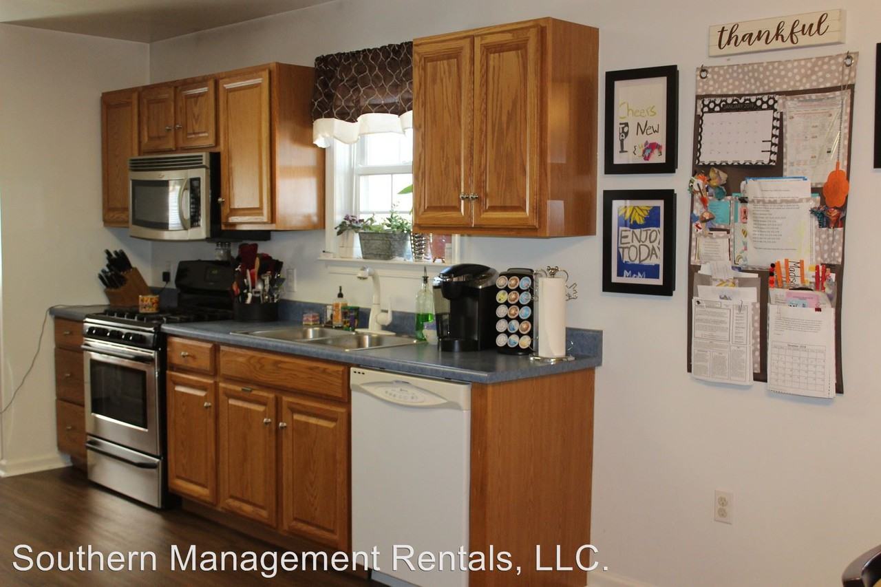 10217 Park View Dr - Photo 3 of 11