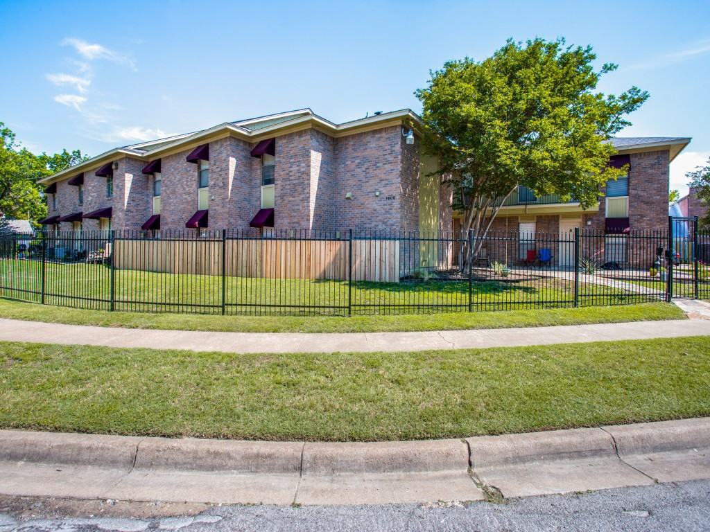 1605 5Th Ave - Photo 2 of 25