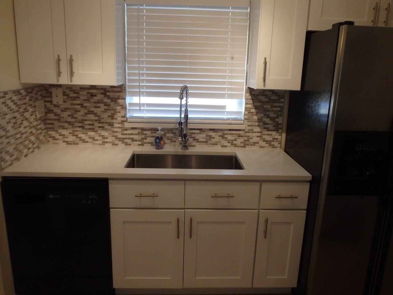 4060 Alachua Ave - Photo 3 of 15