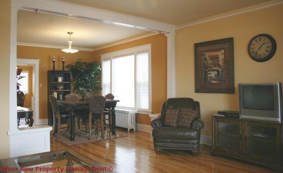 525-525 1/2 West Mercury St - Photo 3 of 5