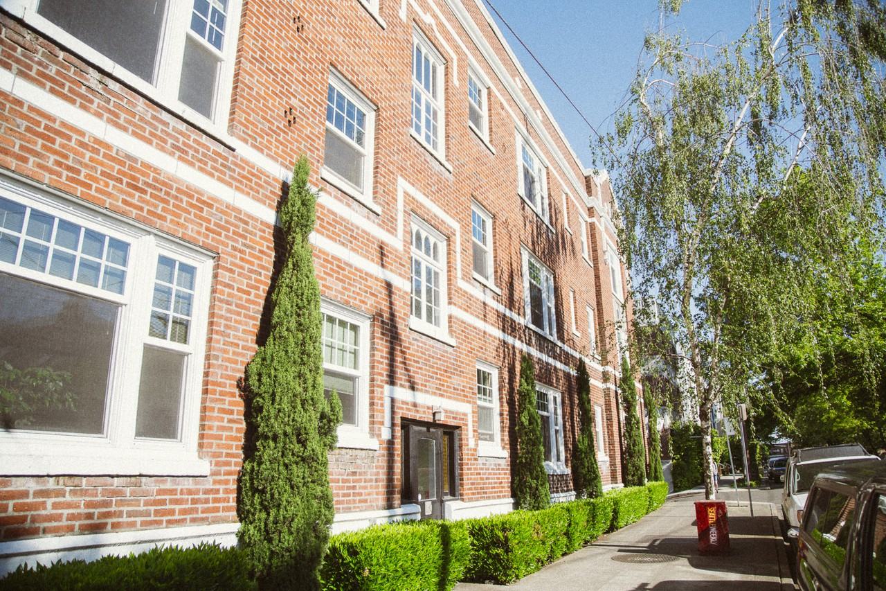 615 Bellevue Ave E - Photo 2 of 12