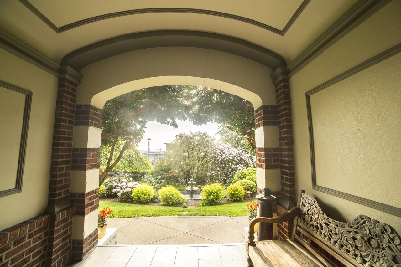 615 Bellevue Ave E - Photo 3 of 12