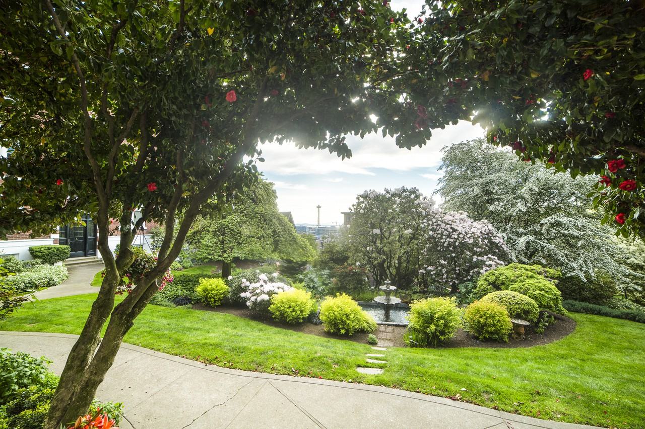 615 Bellevue Ave E - Photo 4 of 12