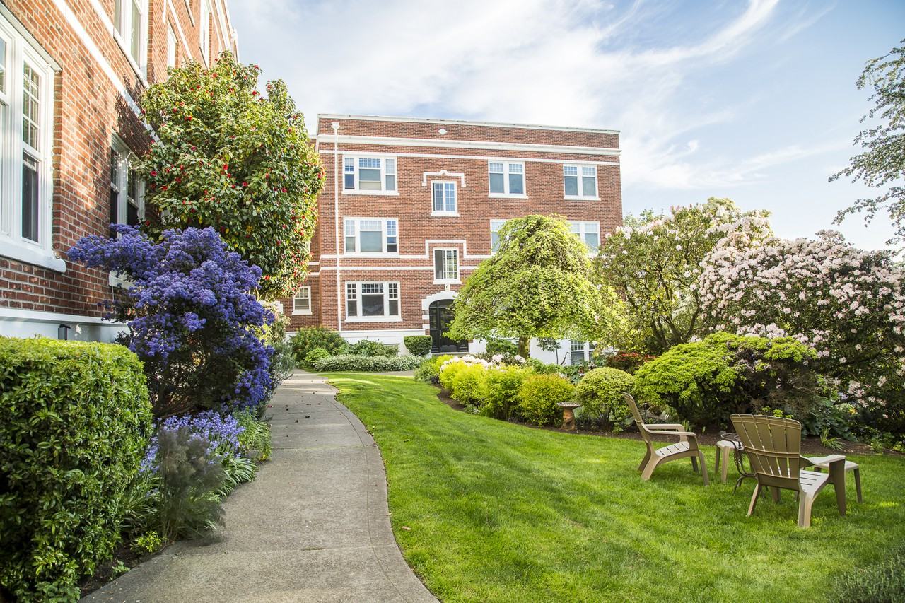 615 Bellevue Ave E - Photo 5 of 12