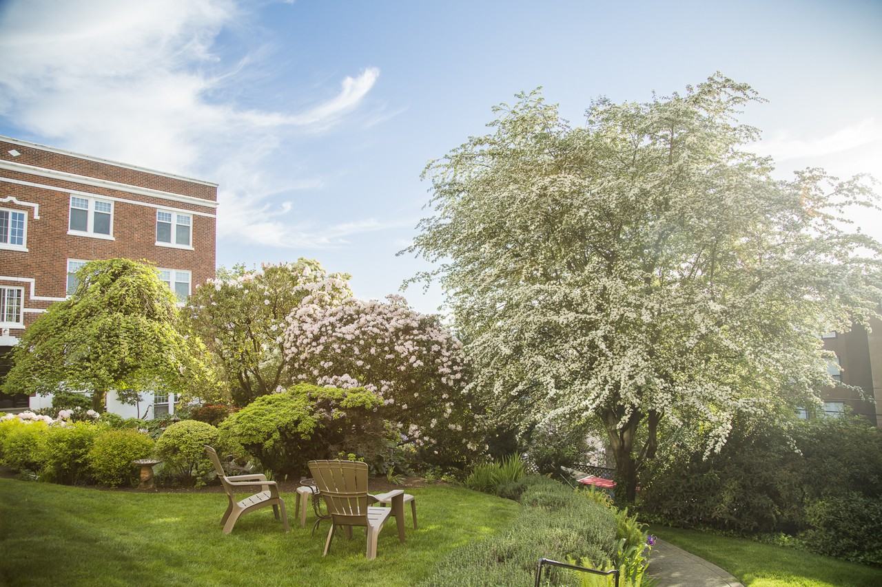 615 Bellevue Ave E - Photo 6 of 12