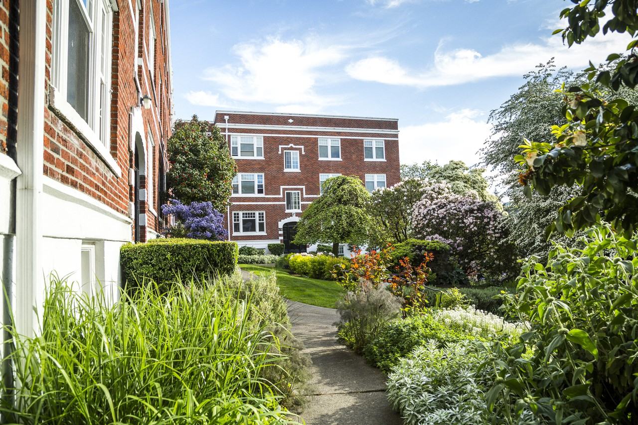 615 Bellevue Ave E - Photo 7 of 12