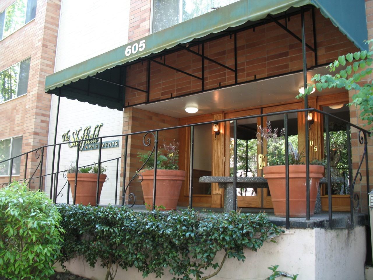 605 Boylston Ave E - Photo 3 of 3