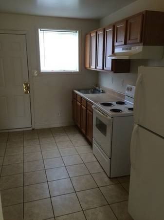 2110 Phaup St - Photo 2 of 4