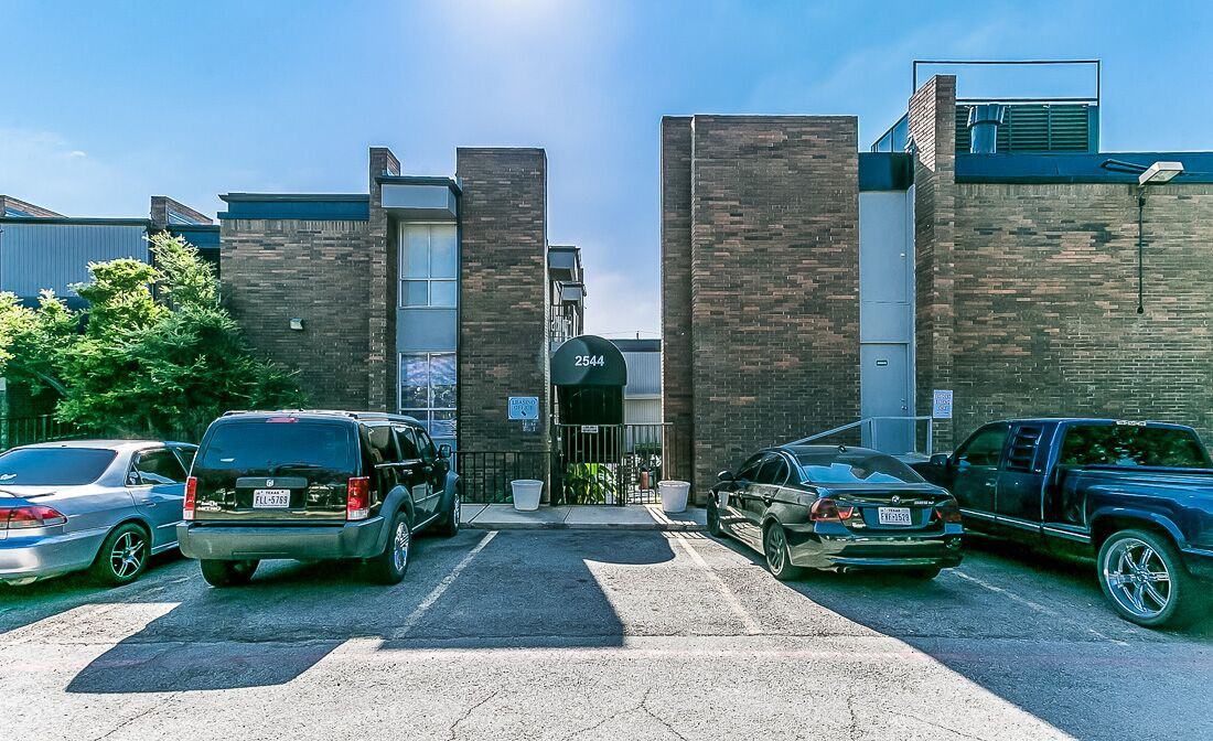 2544 Hondo Ave - Photo 2 of 5