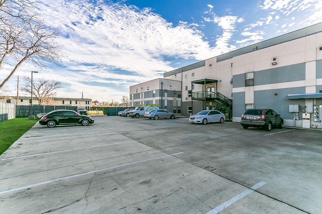 1910 Bennett Ave - Photo 3 of 3