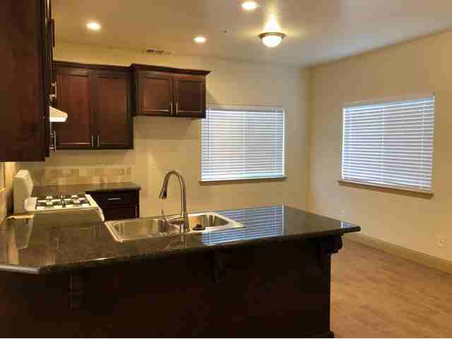 487 W Locust Ave - Photo 3 of 7