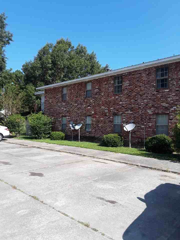 596 Champagne Cir - Photo 2 of 11