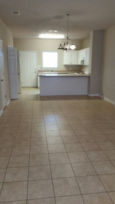 1711 Mignonette Ln - Photo 2 of 10