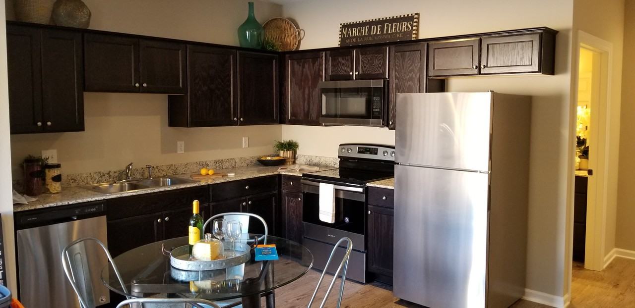 201 W Lagrange St - Photo 2 of 6