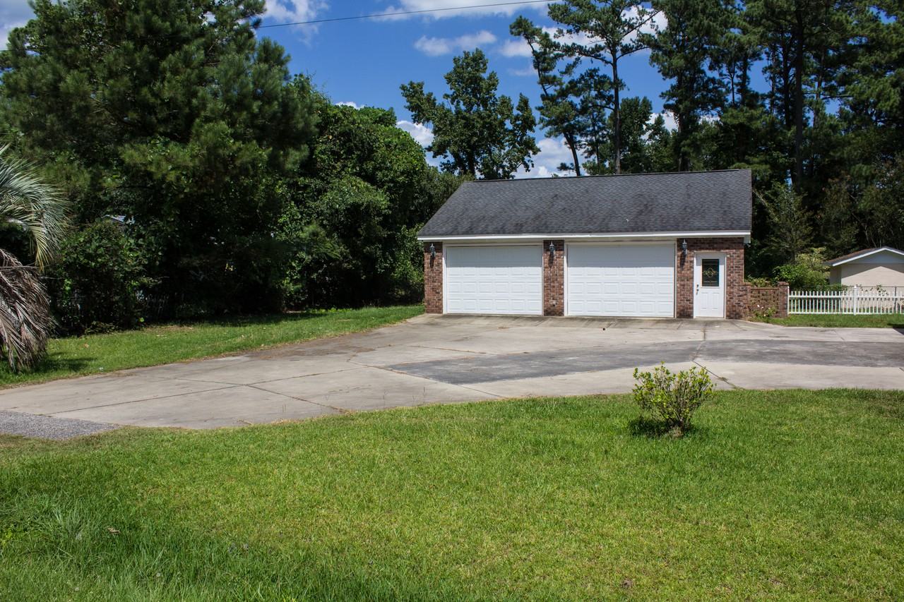 63 Amanda Dr - Photo 2 of 33