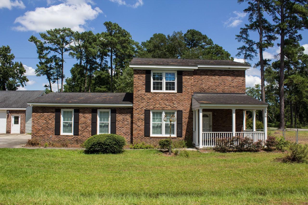 63 Amanda Dr - Photo 3 of 33