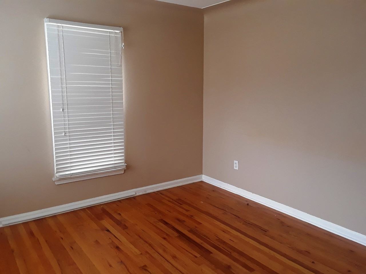 3130 Lincoln St - Photo 3 of 25