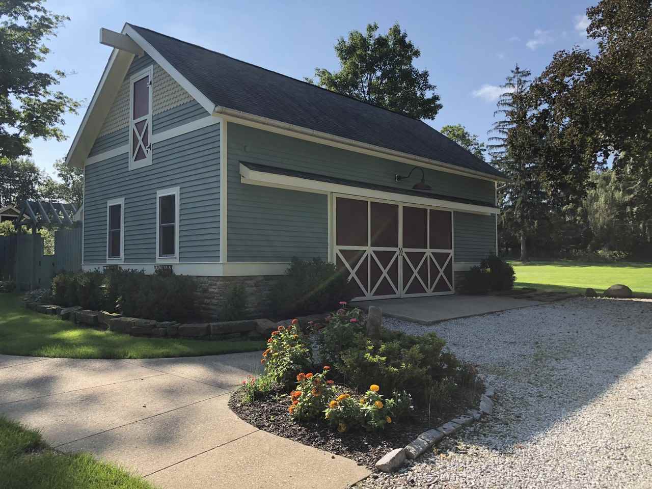 438 E Washington St - Photo 2 of 17