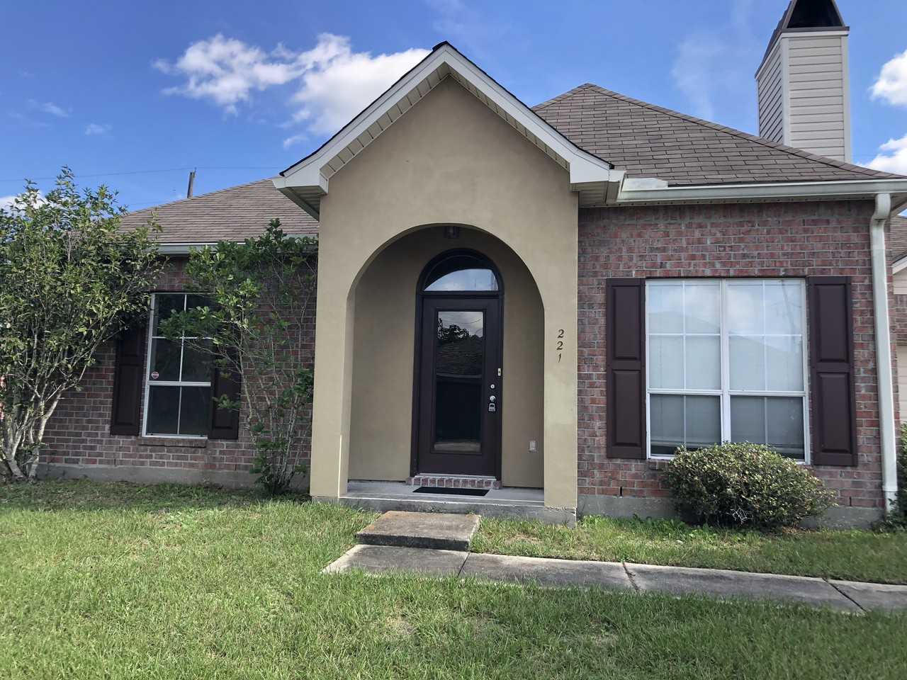 221 Briarhaven Dr - Photo 2 of 13