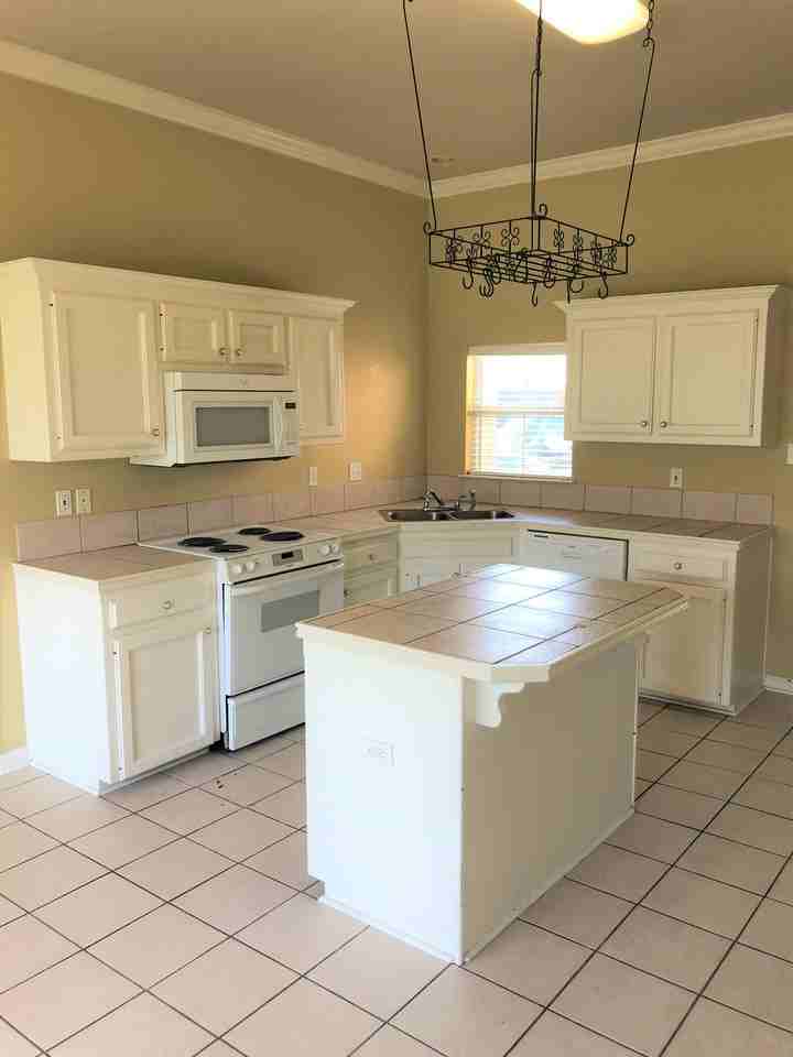 221 Briarhaven Dr - Photo 4 of 13