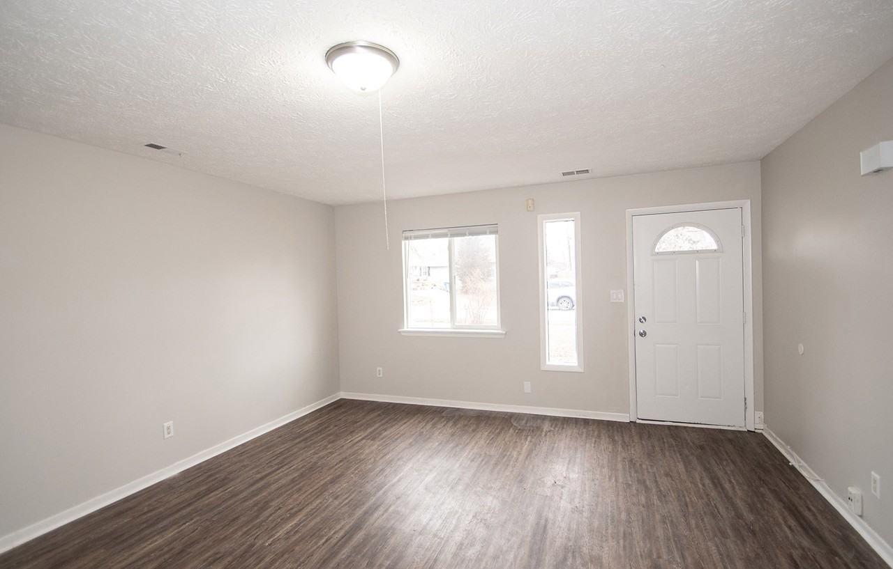 6 Rebecca Dr - Photo 2 of 23
