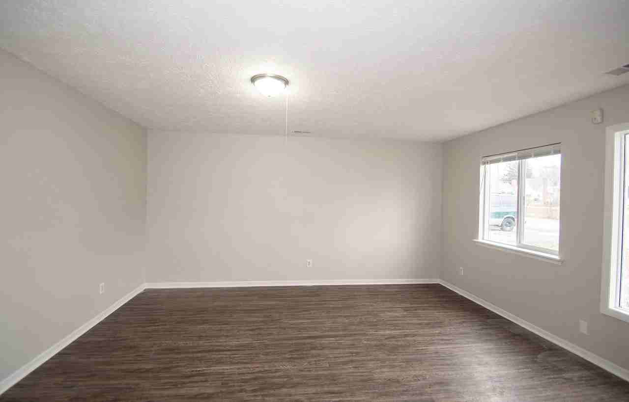 6 Rebecca Dr - Photo 3 of 23