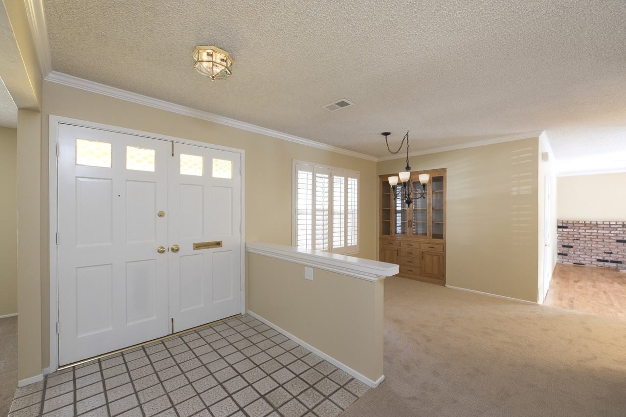 928 Lanewood Dr - Photo 3 of 9