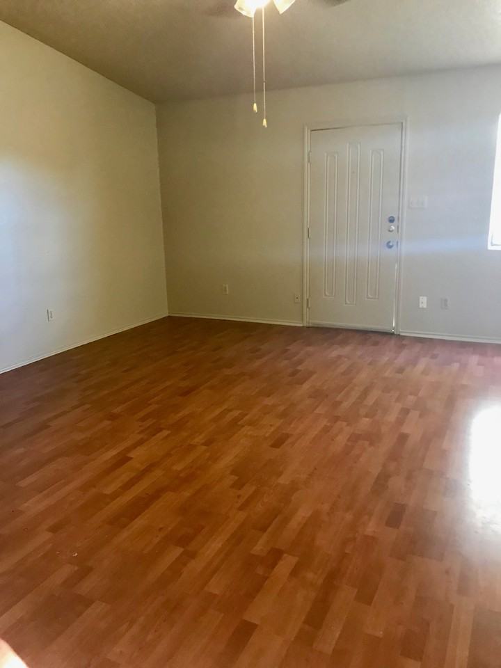 1105 Country Aire Dr - Photo 2 of 6