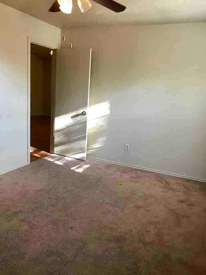 1105 Country Aire Dr - Photo 3 of 6
